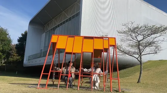 横揺れするブランコ！