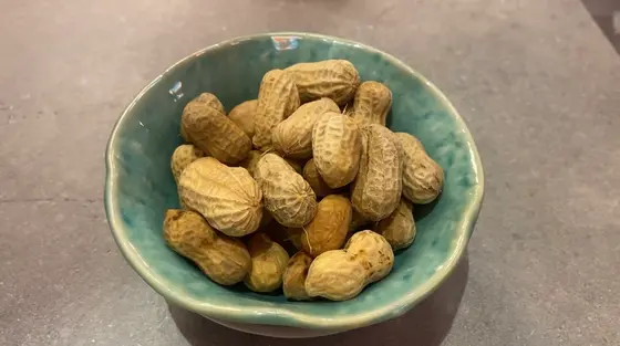 塩茹で落花生 380円