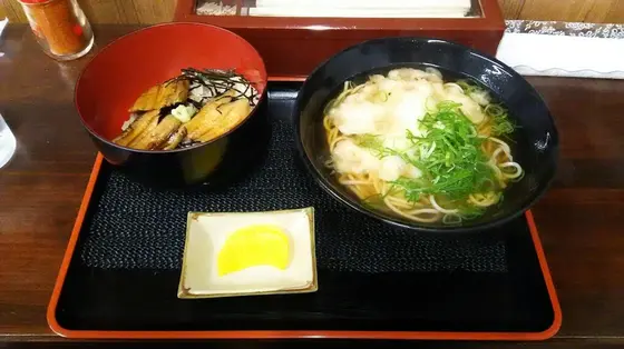 姫路名物のえきそば