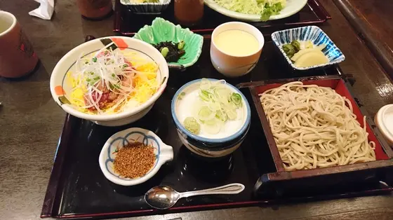 寒ブリミニ丼セット　もりそば　１０８０円
