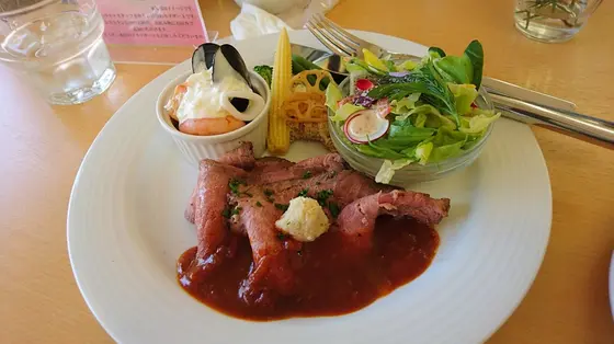 アニバーサリースペシャルハーブランチ　スーパーフードとハーブ料理盛り合わせプレート