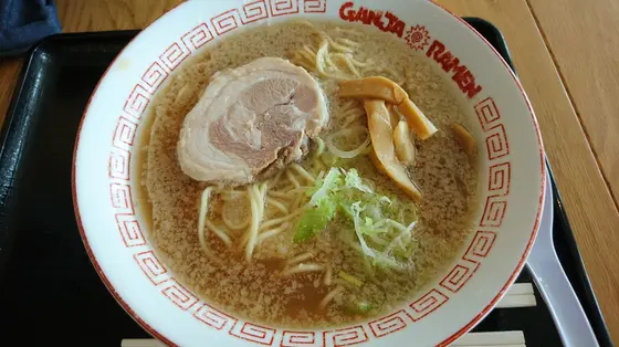 有名店だけに期待が大きい  ここのラーメンは開店時初期の味を出していると言う