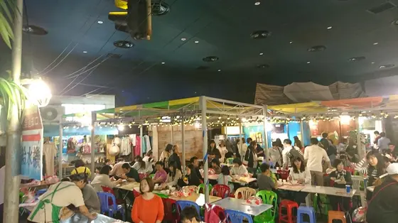 ４Fはチキンラーメンを含めた、海外の料理が食べられます！