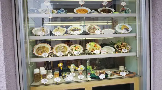 食品サンプルもレトロ。