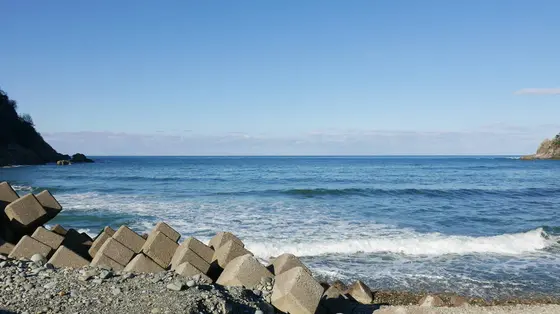 橋梁下の美しい海