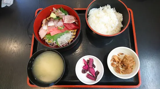 王道！活きイキ刺身定食１５００円