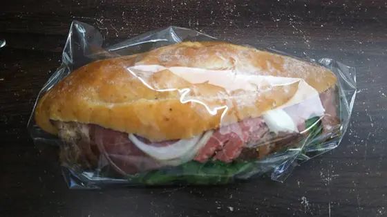 食パンやあんぱん、カレーパン、クリームパン、メロンパン、サンドイッチなど