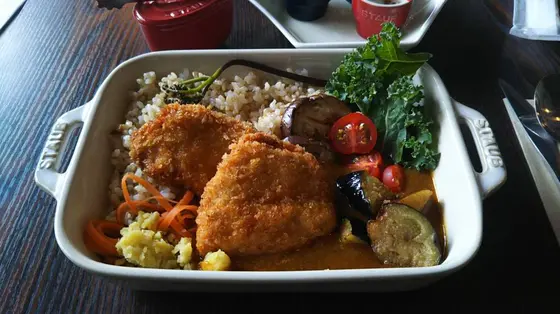 塩こうじチキンカツとオーガニック野菜のカレー