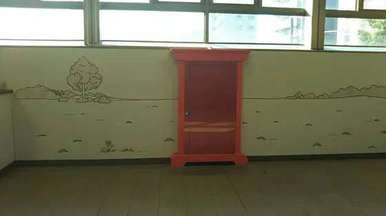 どこでもドアで記念撮影も