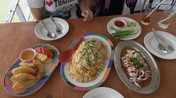 マハチャイ埠頭のタルーアレストラン