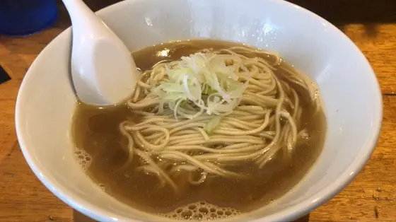 〆る