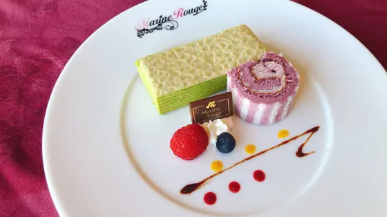 抹茶のミルクレープと苺のロールケーキ