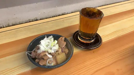 モツ煮こみ(170円)と梅割り(250円)