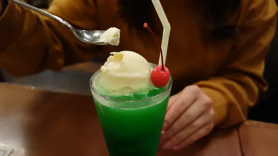 喫茶店の定番・クリームソーダは安定の美味しさ！