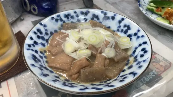 もつ煮込み(330円)