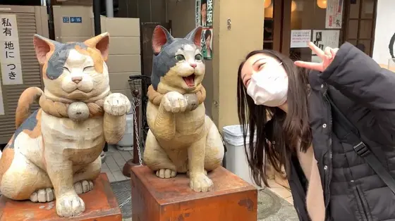 商店街内に猫のオブジェが！