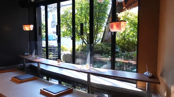 今回はカフェ店内にある【窓辺の湯】でホッと一息