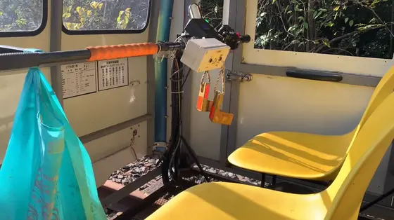 トロッコ車内