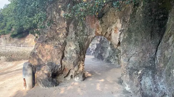 岩のトンネル🪨