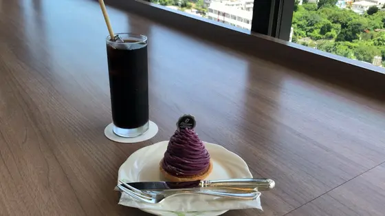 ケーキセット 930円/水出しコーヒー