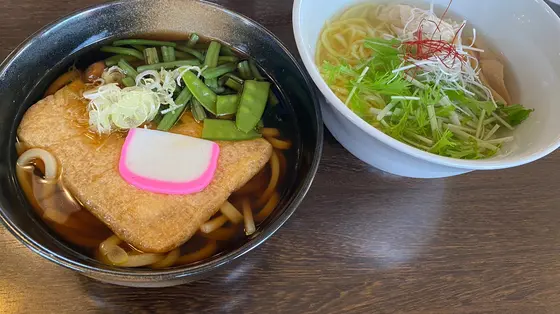 冷やし鶏塩ラーメン(夏限定) ¥940、山菜おあげうどん ¥780