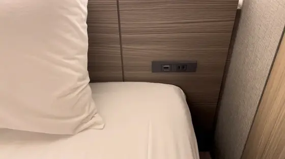 ベッド横のコンセント