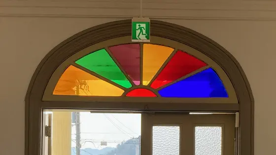 エントランスのステンドグラスがキレイ✨✨