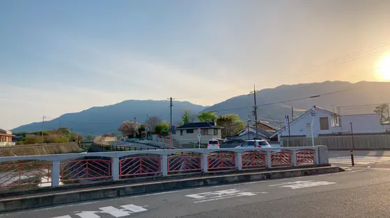 西御所と東御所をつなぐ大橋