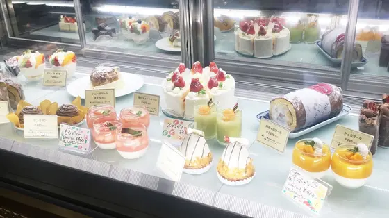 生菓子も焼き菓子も