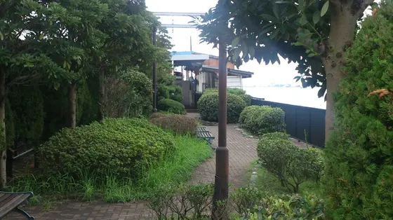 海芝浦駅で小休止