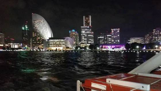 水上バスからのみなとみらい夜景