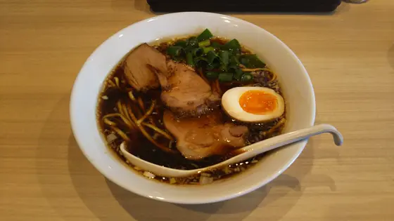 白焚醤油ラーメン