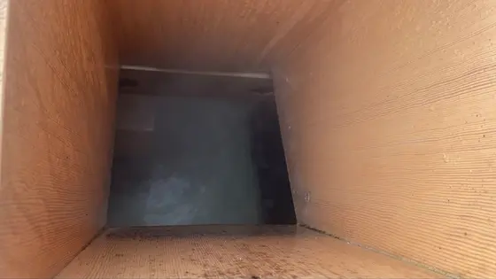 下に地蔵源泉が流れています！