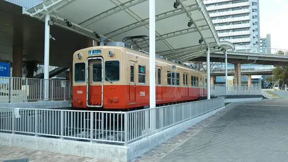 赤胴車のある広場