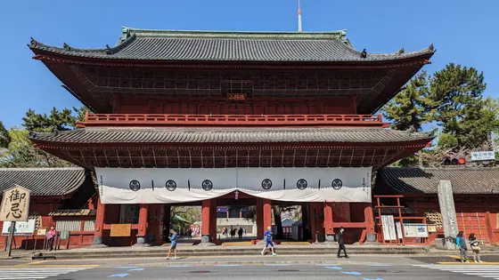 増上寺は芝公園と東京タワーと隣接。ゆっくり散歩を楽しめる。