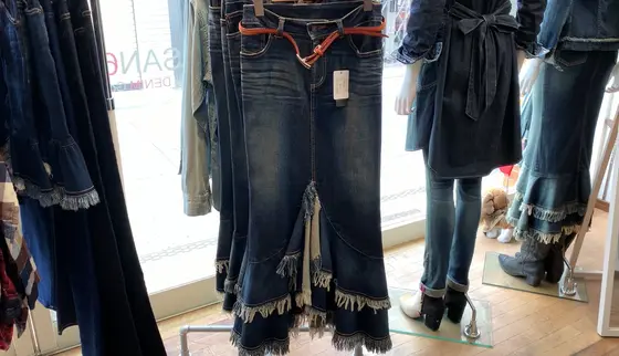 あまり見ないデザインのスカートが可愛い