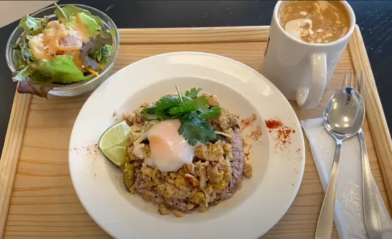 彩野菜のガパオライス