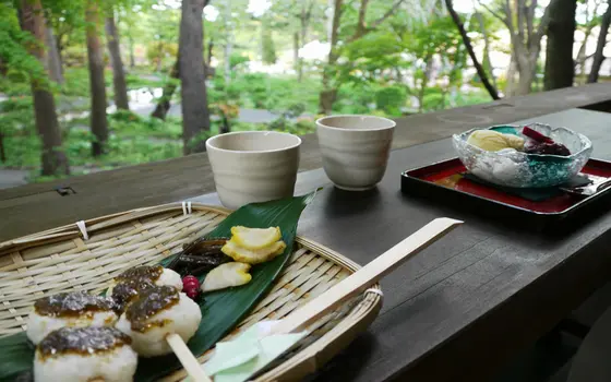 山野草園前のそば処テラスで