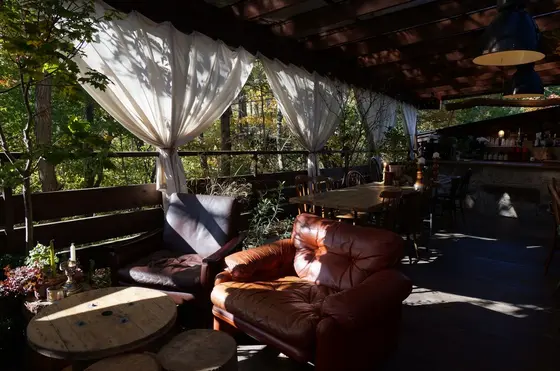 吹き抜けでオープンな雰囲気