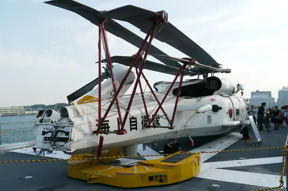 護衛艦ひゅうが上のヘリ