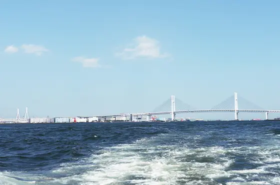 水しぶきをあげて爽快に