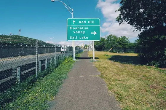 看板もくぐれちゃいます