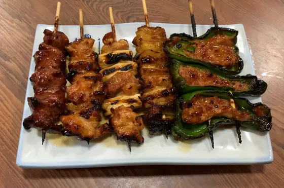 焼き鳥盛り合わせ タレ (¥660)