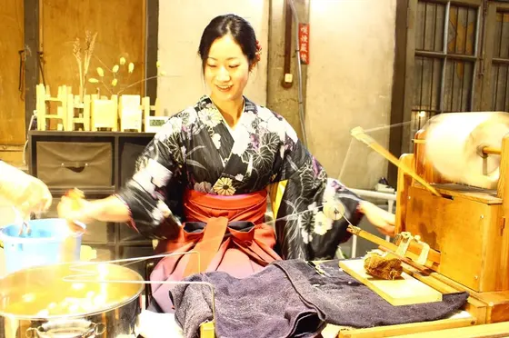 繰糸体験が無料で体験できます！