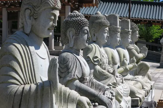 そこら中に石仏が