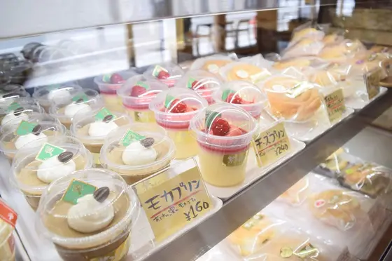 かわいいスイーツも販売している。