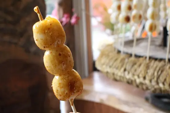 醤油だれのだんご