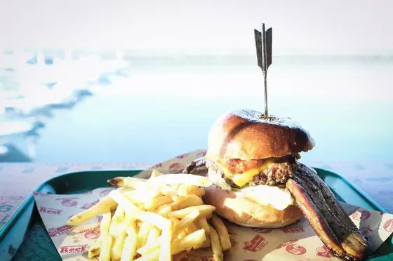 ベーコンチーズハンバーガー