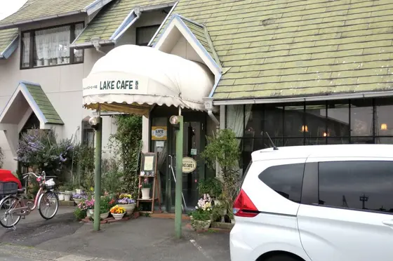 横にも駐車場があります
