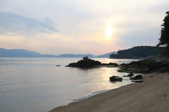 早朝散歩で海岸に降りてみる